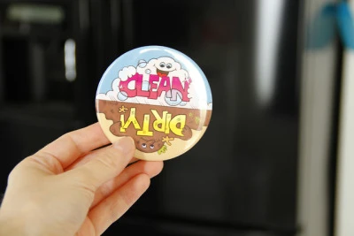 “If you have a dishwasher, you need this!”
1970s-retro-inspired, illustrated characters and hand lettering on a reversible dishwasher magnet. Always know if your dishes are clean or dirty with this fun, colorful, product by Noël ILL.